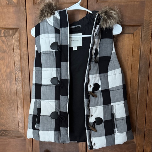 Maurices Black and White Checkered Vest with Faux Fur Hood - Picture 3 of 6